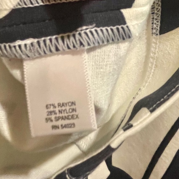Banana Republic stretch ponte knit tight fit top size 10 w slight flared bottom - Picture 4 of 4